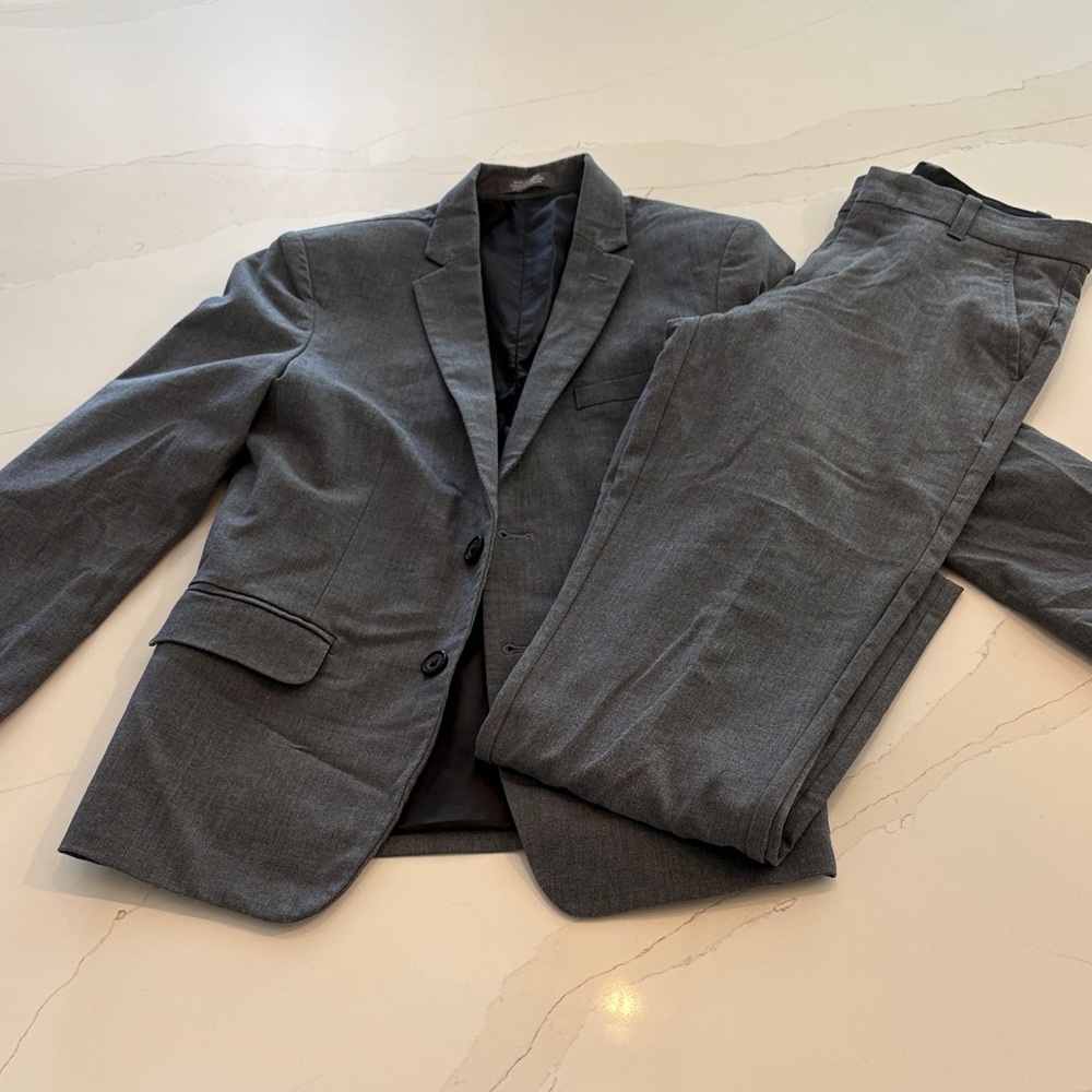 Van Heusen Charcoal Suit Set